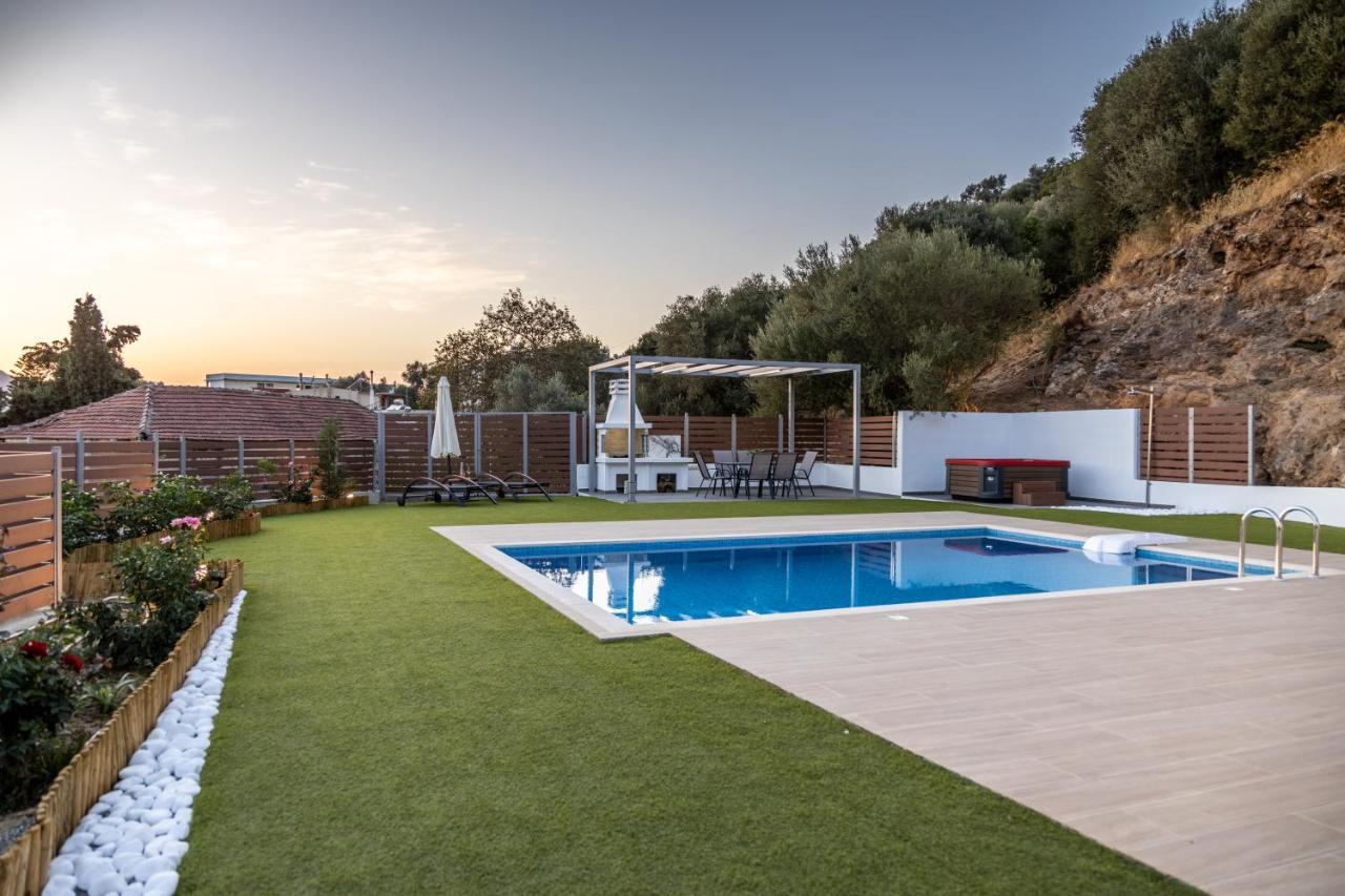 Villa Neonis Spílion Exteriör bild