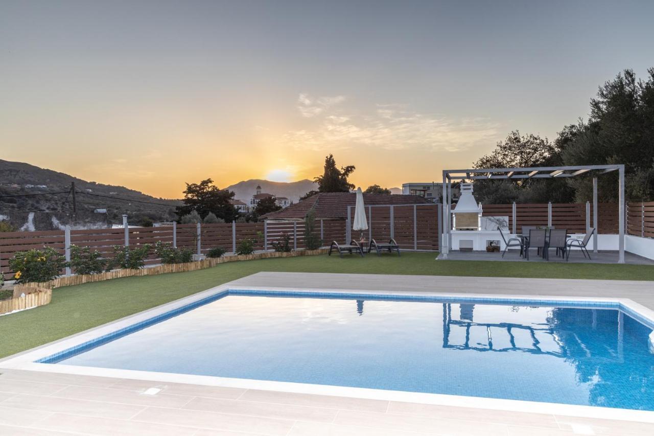 Villa Neonis Spílion Exteriör bild
